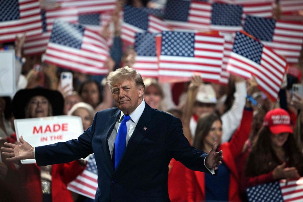 Republicans Struggling to Distance From Trump, but He Insists on Being the Star of the Election