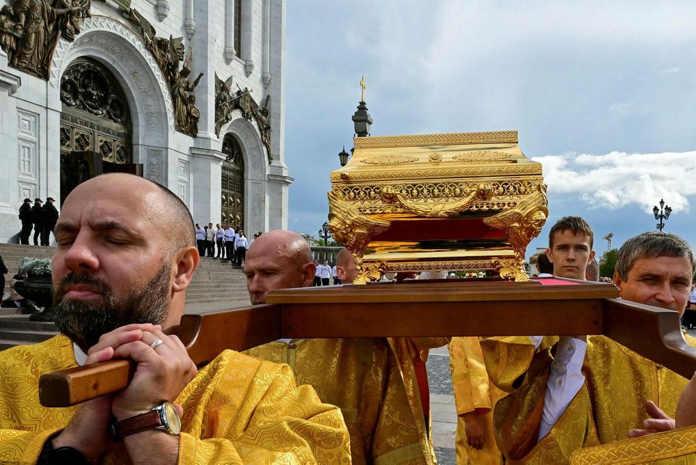 Russia sent new weapon to Ukraine front, remains of prince from the 14th century