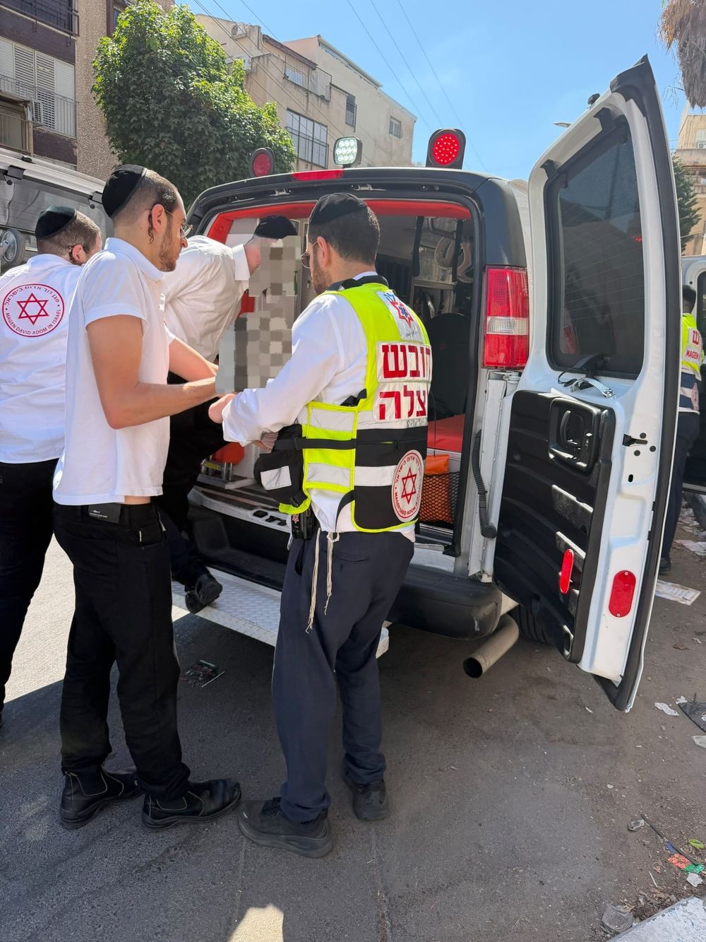 Bnei Brak: two-year-old girl fell from height, evacuated in moderate condition