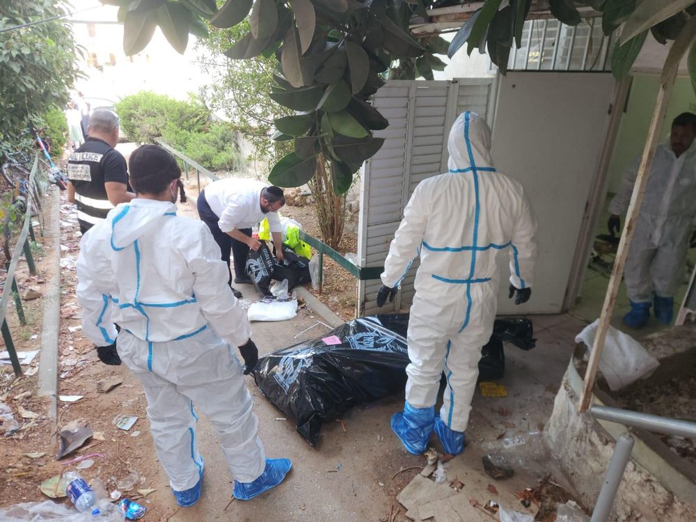 Came to Wish Happy New Year, Found Neighbor Dead in Apartment
