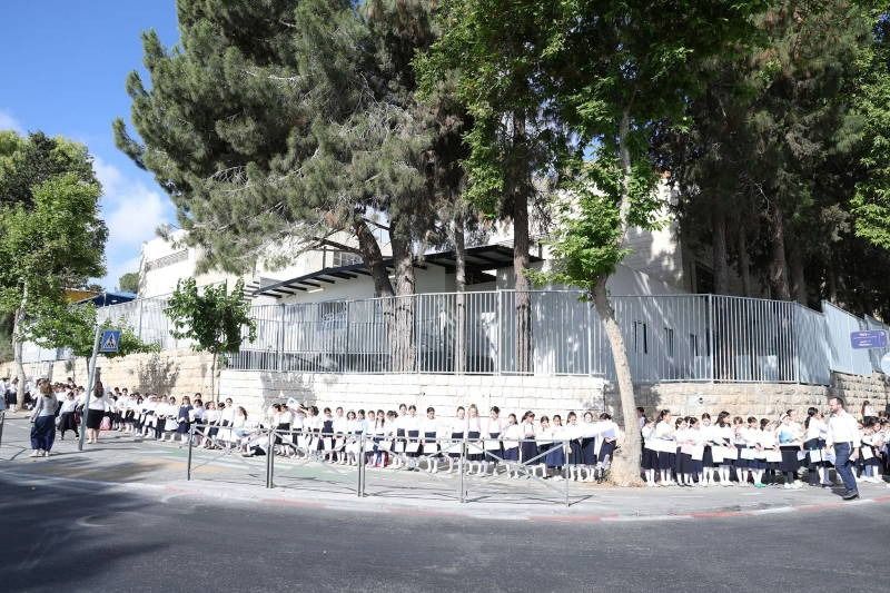 To Evacuate 'Beit Yaakov' School and Remove Mezuzas