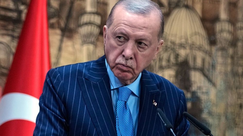 Turkey Keeps Interest Rate at 37 Percent. Oil Threatens Inflation Decline