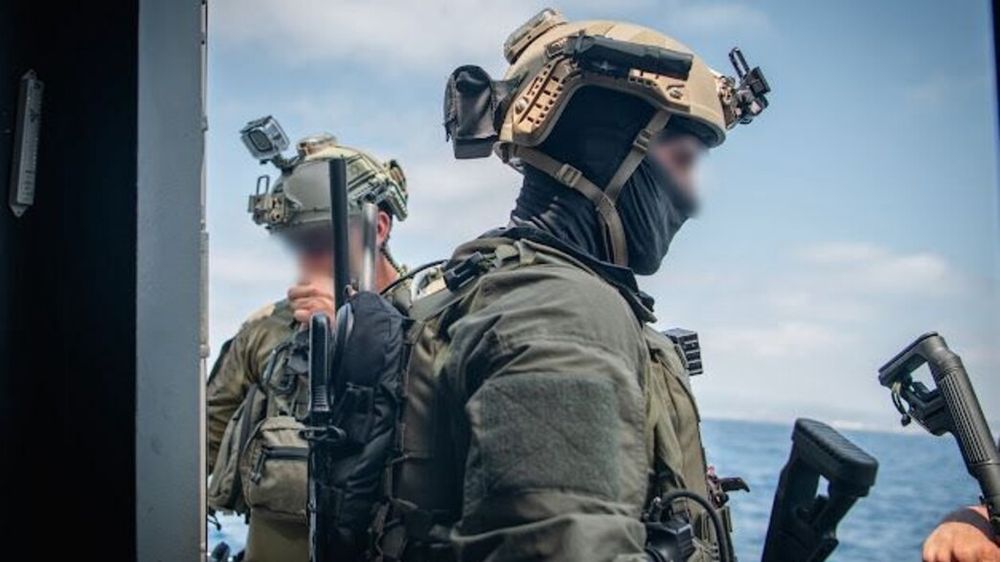 In Middle of Night: Soldier Steals 3 M-16 Rifles From Flotilla 13 Fighters, Three Arrested, First Report