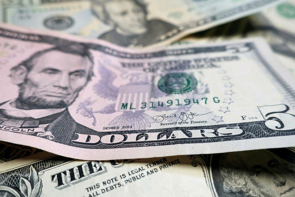 Dollar Hits Monthly High, Trading Around 3.045 Shekels