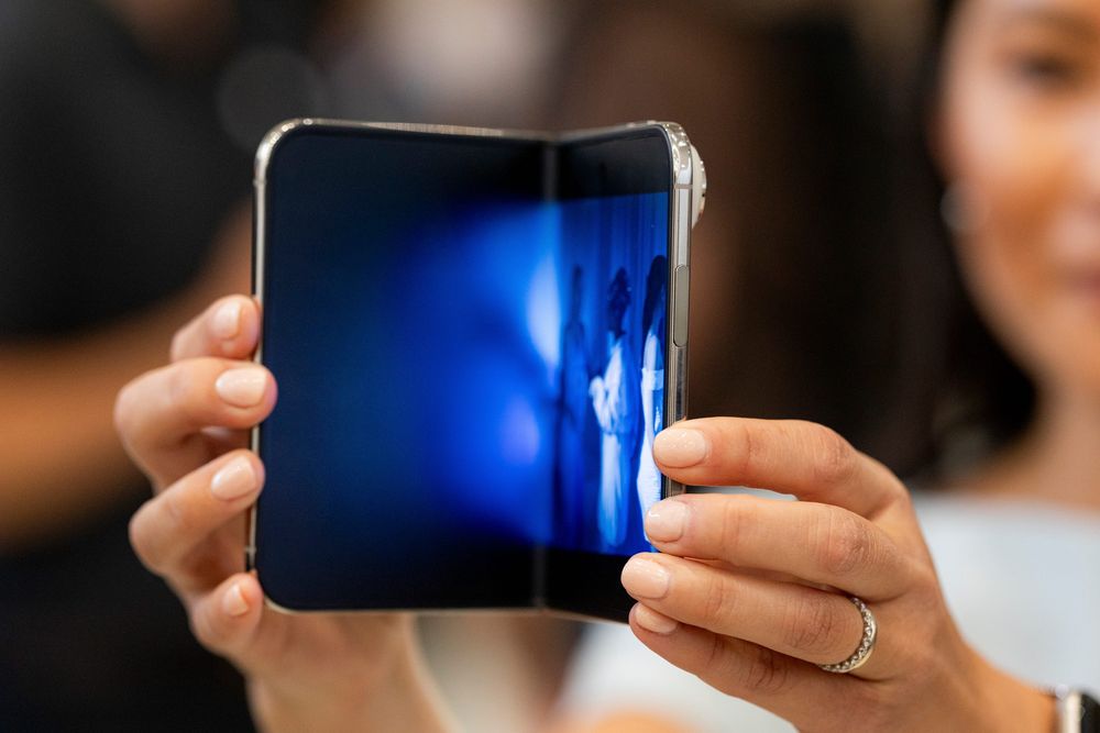 Will iPhone Duo Break Through for Foldable Smartphones?