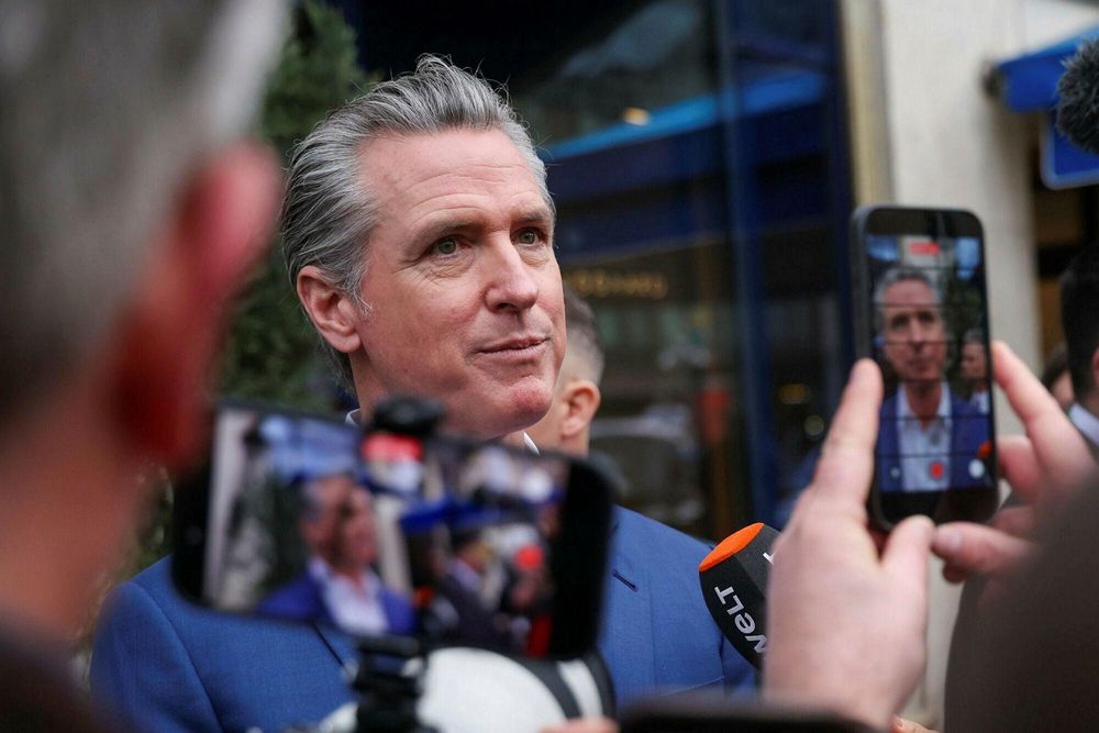 California Governor Signs Legislation Package to Limit Teen Social Media Use