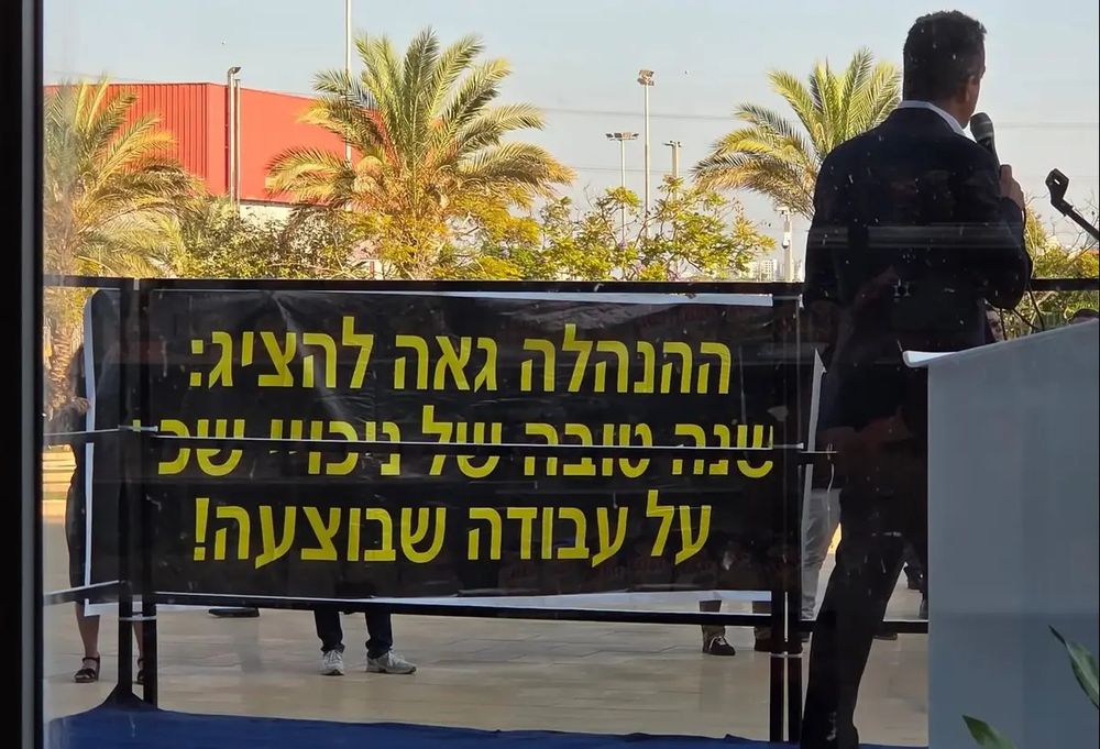In the CEO's Face: Unusual Protest at Holiday Toast