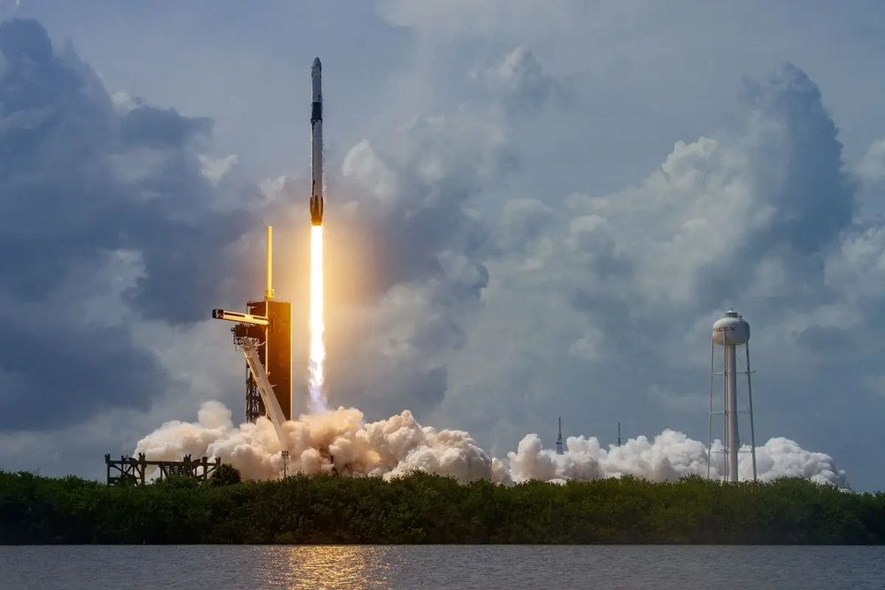 Flights to the moon and Mars? Critical test flight for Musk's spacecraft.