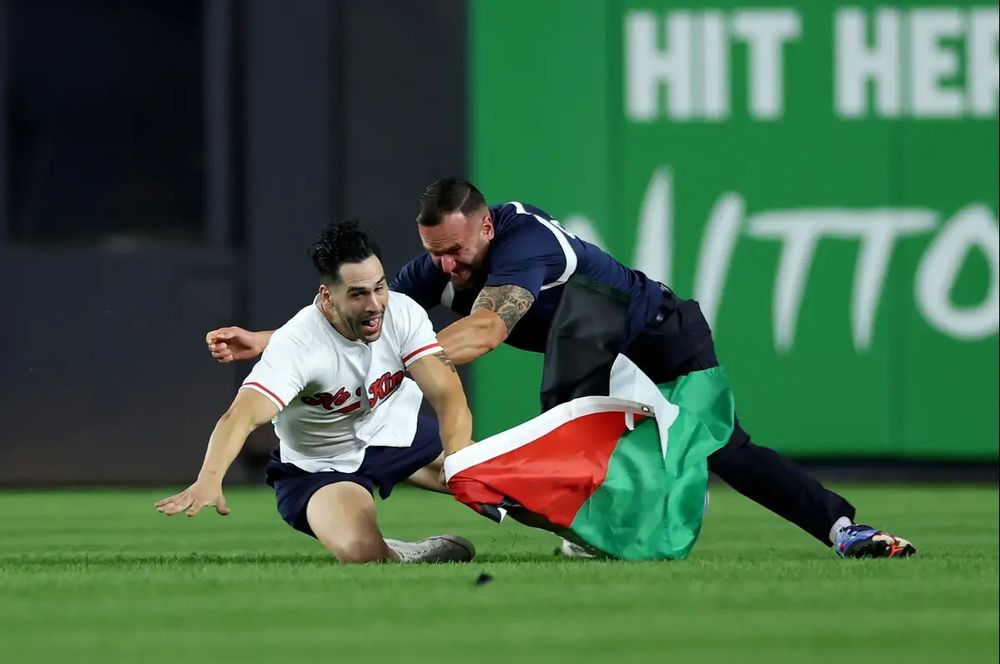 9/11 anniversary, man broke onto field with Palestinian flag