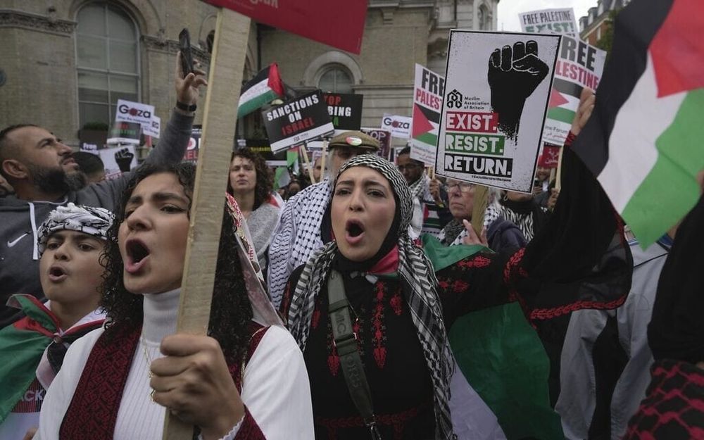 Mor Shapira: Under Royal Protection, the London Stronghold of the Muslim Brotherhood Movement