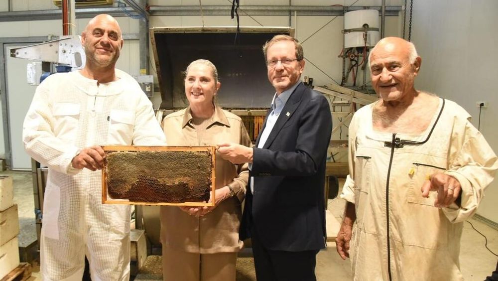 Herzog visits beekeepers ahead of holiday